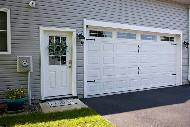 24/7 Emergency Garage Door Panel Replacement experts in University at Buffalo, NY